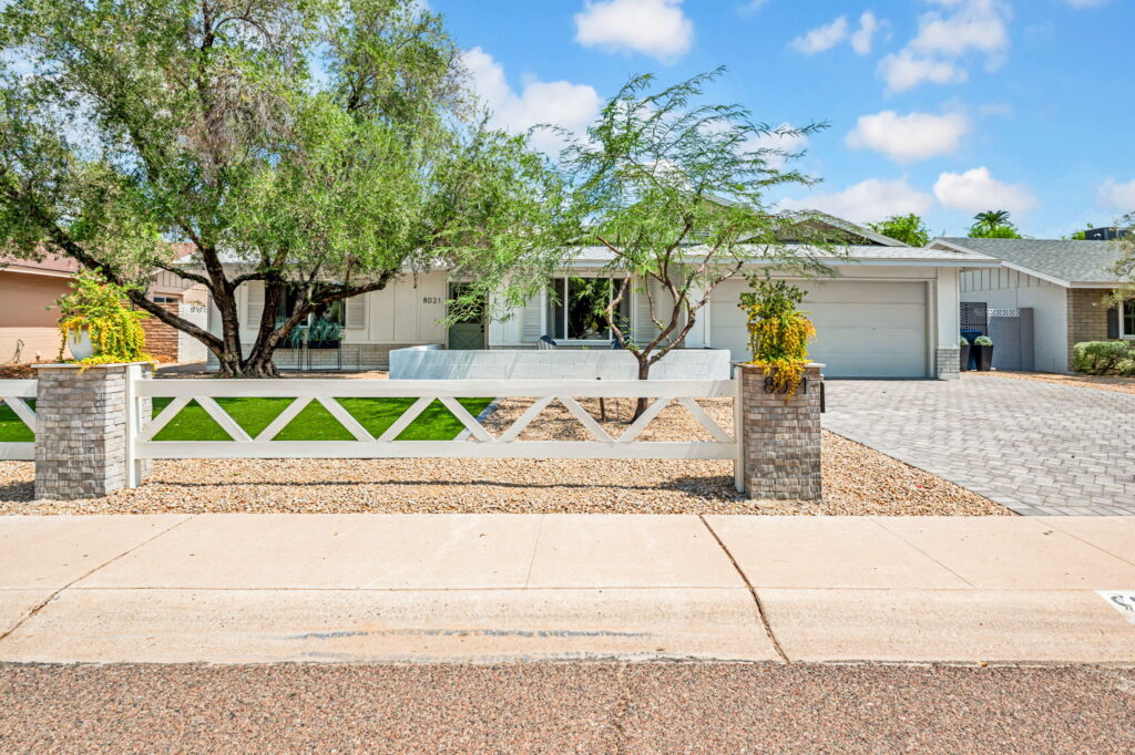 1 web or mls 8021 n 16th dr 1