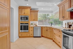16 web or mls 9240 n 32nd pl 16
