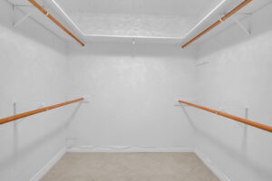 18 web or mls 9240 n 32nd pl 18