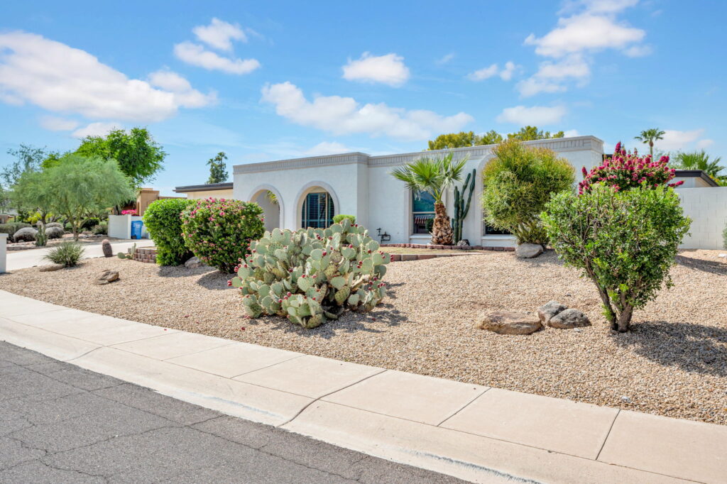 2 web or mls 9240 n 32nd pl 2