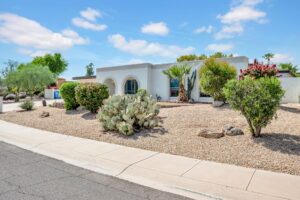 2 web or mls 9240 n 32nd pl 2