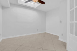 21 web or mls 9240 n 32nd pl 21