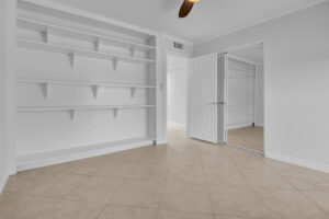 26 web or mls 9240 n 32nd pl 26