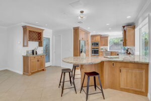9 web or mls 9240 n 32nd pl 9