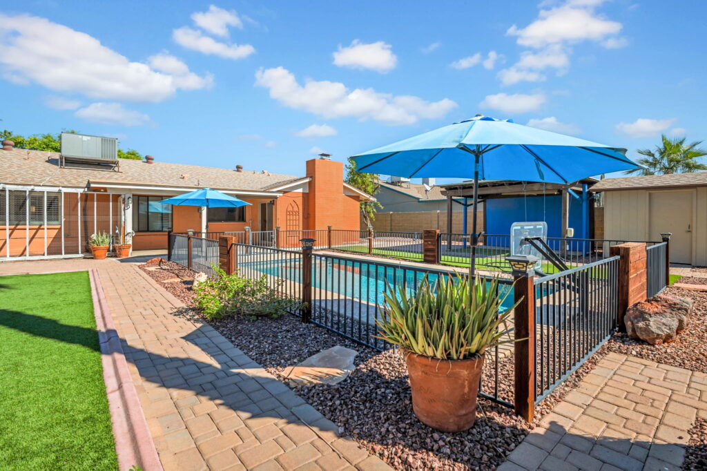 41 web or mls 6213 w corrine dr 39